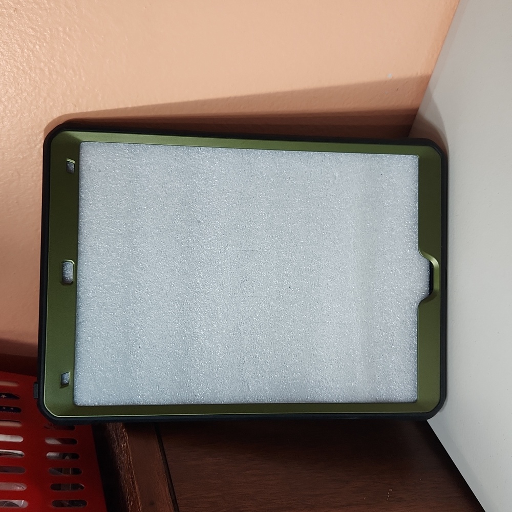 Unicorn Beetle Pro Green & Black Ipad Cover No built-in screen protector